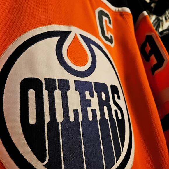 Authentic Adidas Edmonton Oilers Connor McDavid Jersey - Picture 2 of 6